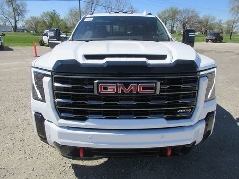 New 2026 GMC Sierra 2500 AT4 w/ AT4 Premium Plus Package AWD/4WD image 11