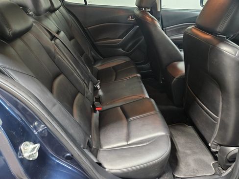 Used 2018 MAZDA MAZDA3 Touring FWD image 18