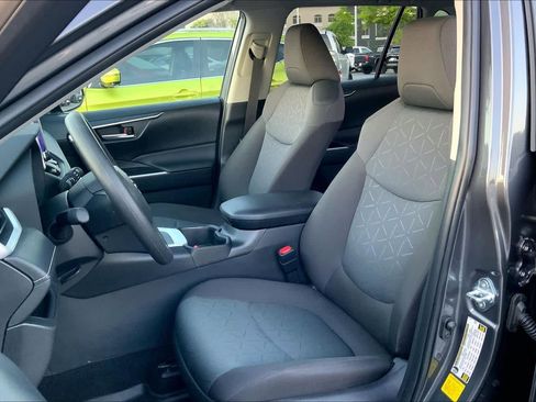 Used 2025 Toyota RAV4 XLE w/ Convenience Package image 8