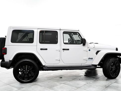 Used 2025 Jeep Wrangler Unlimited Sahara AWD/4WD image 7