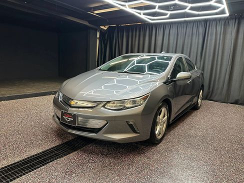 Used 2018 Chevrolet Volt LT FWD image 3