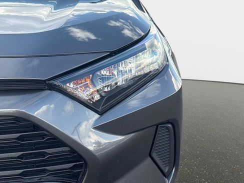 Used 2021 Toyota RAV4 LE image 9