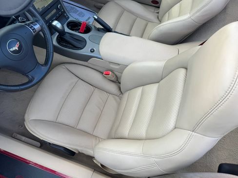 Used 2007 Chevrolet Corvette Convertible w/ Preferred Equipment Group RWD image 10