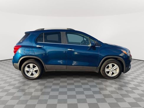 Used 2019 Chevrolet Trax LT w/ LT Convenience Package image 4