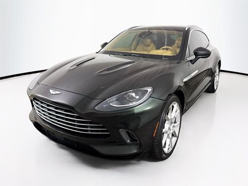 Used 2021 Aston Martin DBX image 3