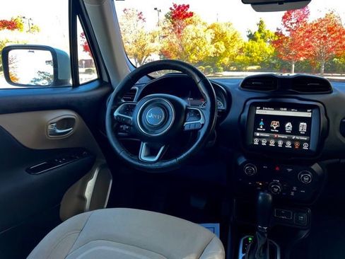 Used 2019 Jeep Renegade Latitude w/ UConnect 8.4 Nav Group image 32