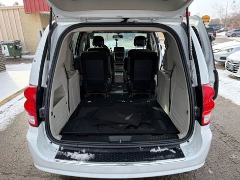 Used 2014 Dodge Grand Caravan SE image 12