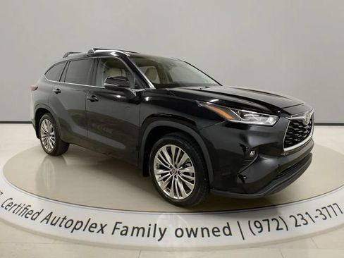 Used 2024 Toyota Highlander Limited AWD/4WD image 7