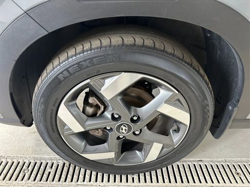 Used 2021 Hyundai Venue SEL image 13