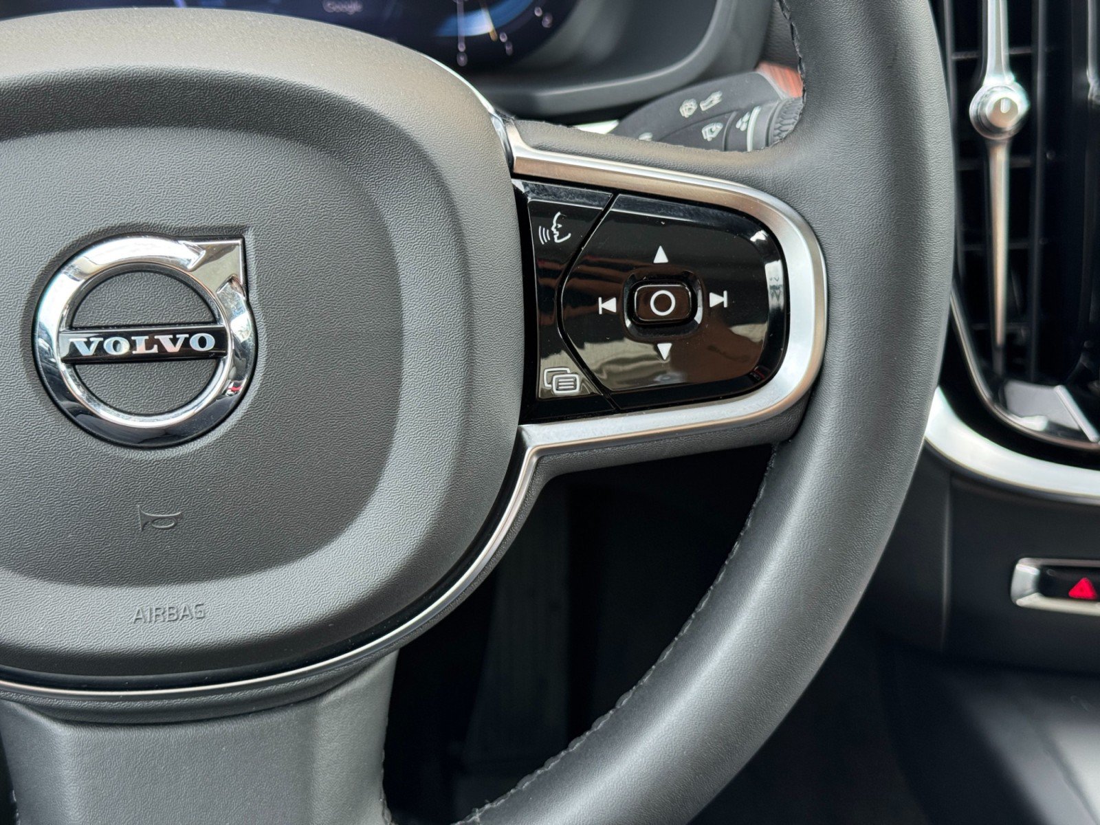 Used 2024 Volvo S60 B5 Plus AWD/4WD image 24