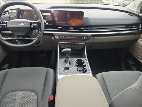 New 2027 Kia Carnival LX FWD image 13