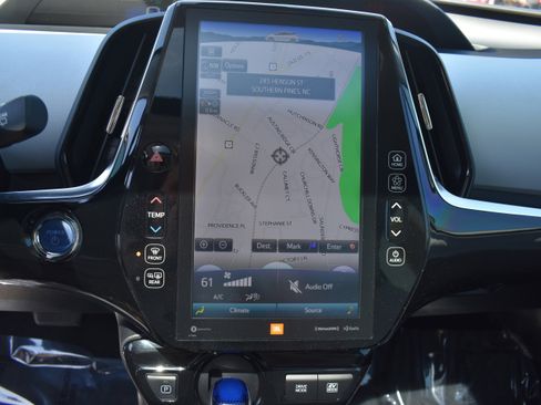 Used 2022 Toyota Prius Limited w/ Premium Convenience Package FWD image 19