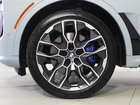 Used 2024 BMW X7 xDrive40i w/ M Sport Package AWD/4WD image 5