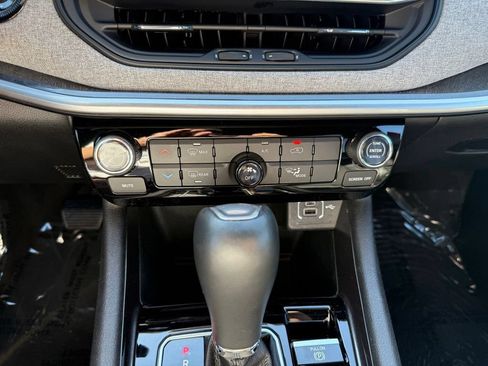 Certified 2024 Jeep Compass Latitude AWD/4WD image 20