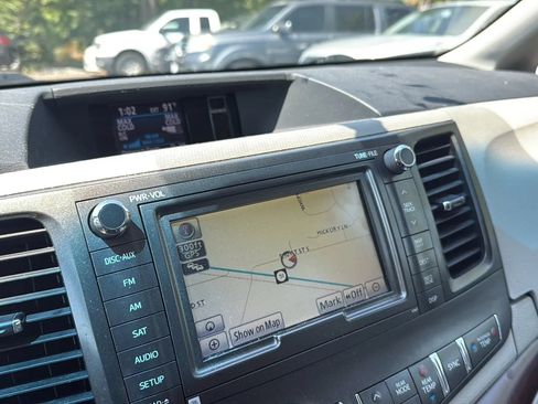 Used 2014 Toyota Sienna Limited w/ Limited Premium Package AWD/4WD image 7