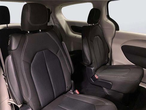 Used 2022 Chrysler Voyager LX FWD image 35
