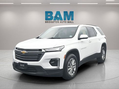 Certified 2023 Chevrolet Traverse LT FWD image 3