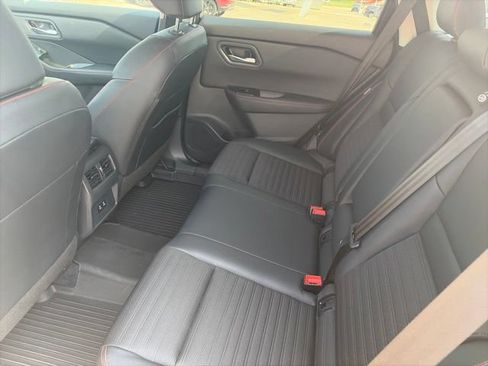 Used 2025 Nissan Rogue SV AWD/4WD image 11