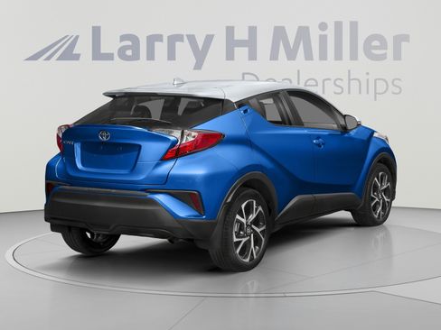 Used 2018 Toyota C-HR XLE FWD image 2