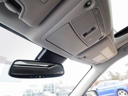 Used 2018 Nissan Rogue SL w/ Premium Package image 36