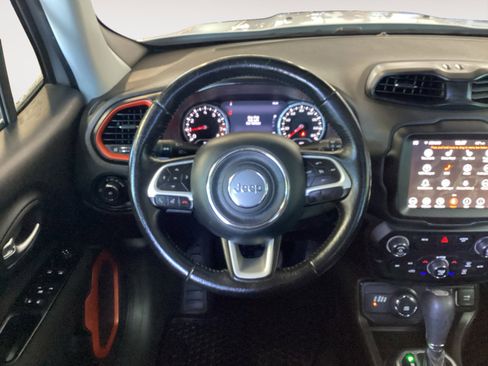 Used 2020 Jeep Renegade Latitude w/ UConnect 8.4 Nav Group AWD/4WD image 12