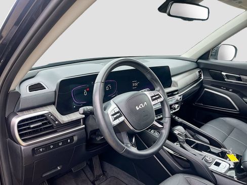 Used 2025 Kia Telluride EX w/ EX Captain's Chair Package FWD image 9