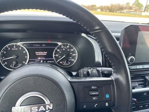 Used 2024 Nissan Pathfinder SV image 11