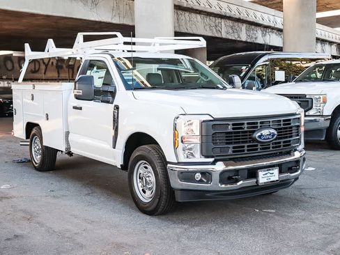 New 2026 Ford F250 XL w/ XL Chrome Package image 3