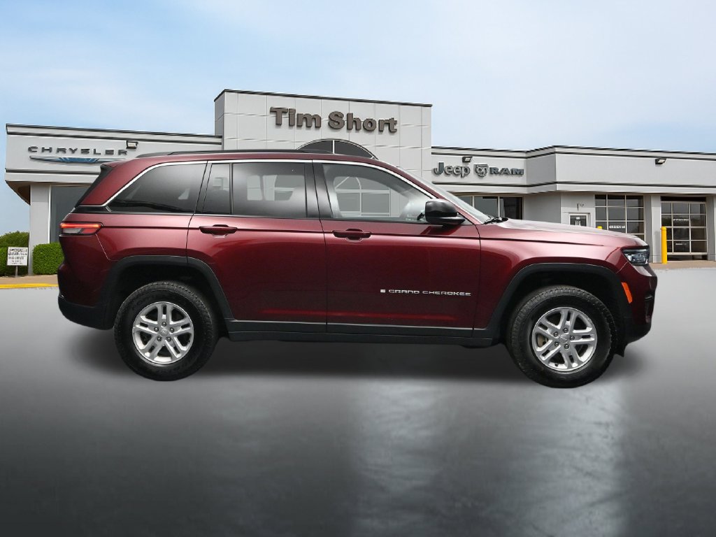 Used 2025 Jeep Grand Cherokee Laredo w/ Luxury Tech Group I AWD/4WD image 6