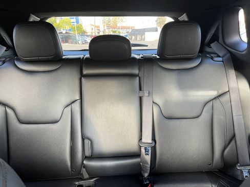 Used 2025 Jeep Compass Limited image 38