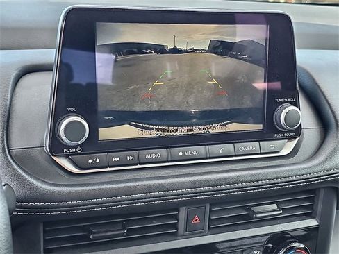 Used 2024 Nissan Rogue S image 27