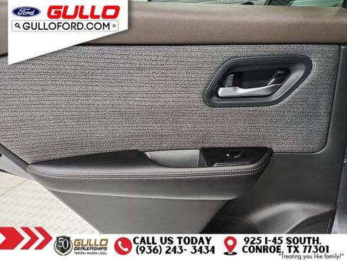 Used 2023 Nissan Rogue SV image 16