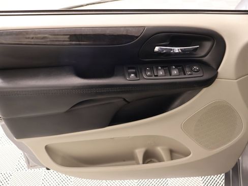 Used 2017 Dodge Grand Caravan SE w/ Power Window Group FWD image 16