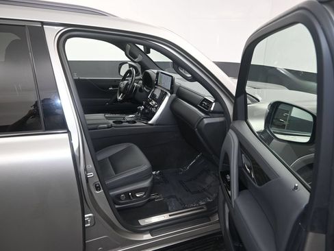 Used 2023 Lexus LX 600 4WD w/ Appearance Package image 10