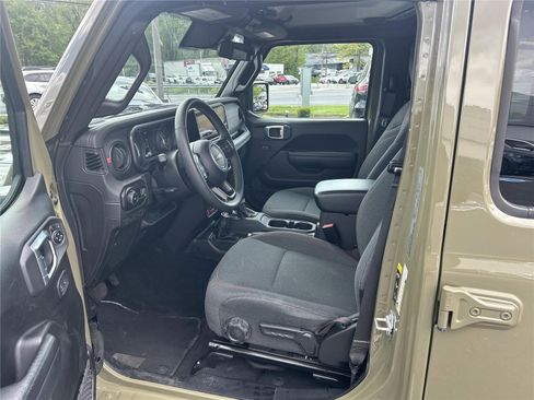 Used 2025 Jeep Wrangler Unlimited Rubicon image 10