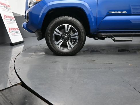 Used 2016 Toyota Tacoma TRD Sport w/ Towing Package image 15