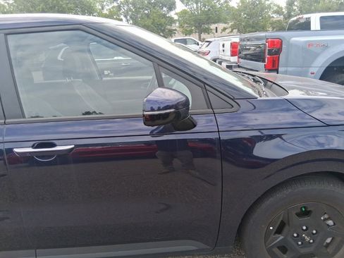 Used 2026 Kia Carnival FWD image 4