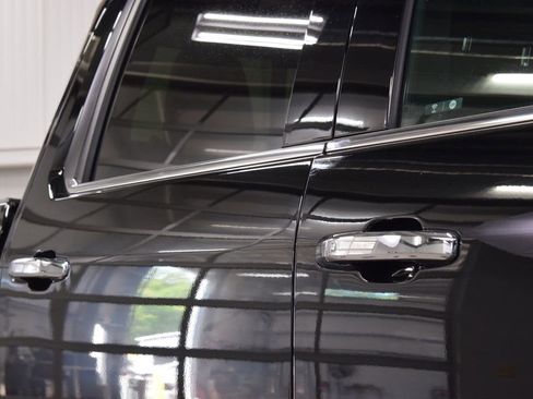 Used 2024 Chevrolet Silverado 2500 High Country w/ Technology Package AWD/4WD image 21