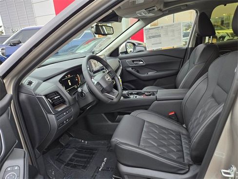 New 2026 Nissan Rogue Platinum image 14