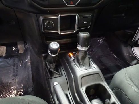 Used 2021 Jeep Gladiator Sport image 29