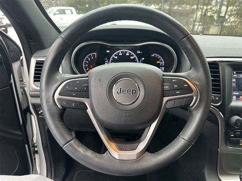 Used 2019 Jeep Grand Cherokee Laredo image 11