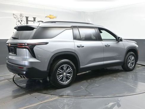 Used 2025 Chevrolet Traverse LT image 50