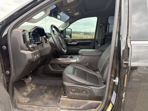 Used 2024 Chevrolet Silverado 2500 LTZ w/ LTZ Convenience Package image 8