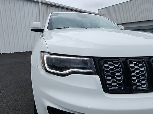 Used 2022 Jeep Grand Cherokee Laredo X AWD/4WD image 12