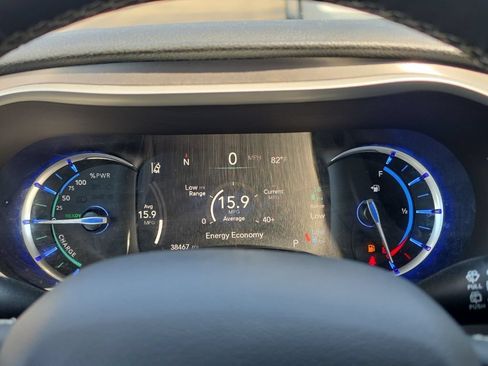 Used 2024 Chrysler Pacifica Limited FWD image 19