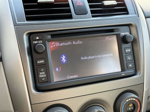 Used 2013 Toyota Corolla LE image 12