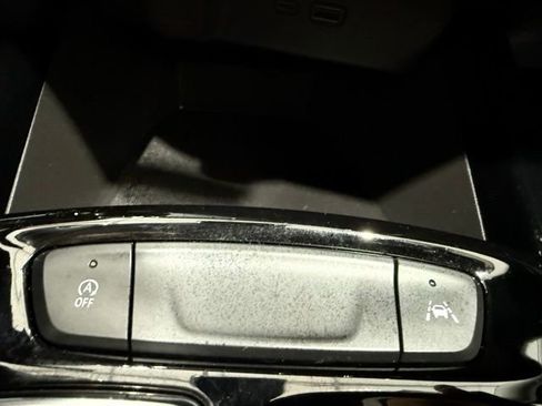 Used 2025 Chevrolet Trax LT image 35