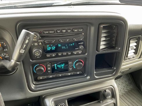 Used 2004 Chevrolet Silverado 2500 LT w/ Skid Plate Package image 10