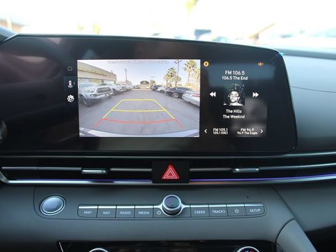 Used 2024 Hyundai Elantra SEL FWD image 25