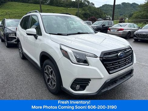 Used 2023 Subaru Forester Premium AWD/4WD image 3